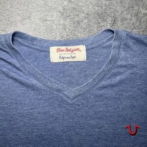 True Religion Sportswear California Style Men's SZ M Blue V-Neck Shirt Logo
